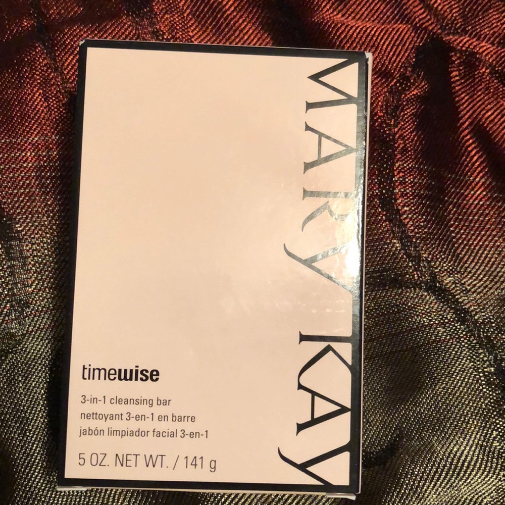 3-in -1 cleansing bar Marykay